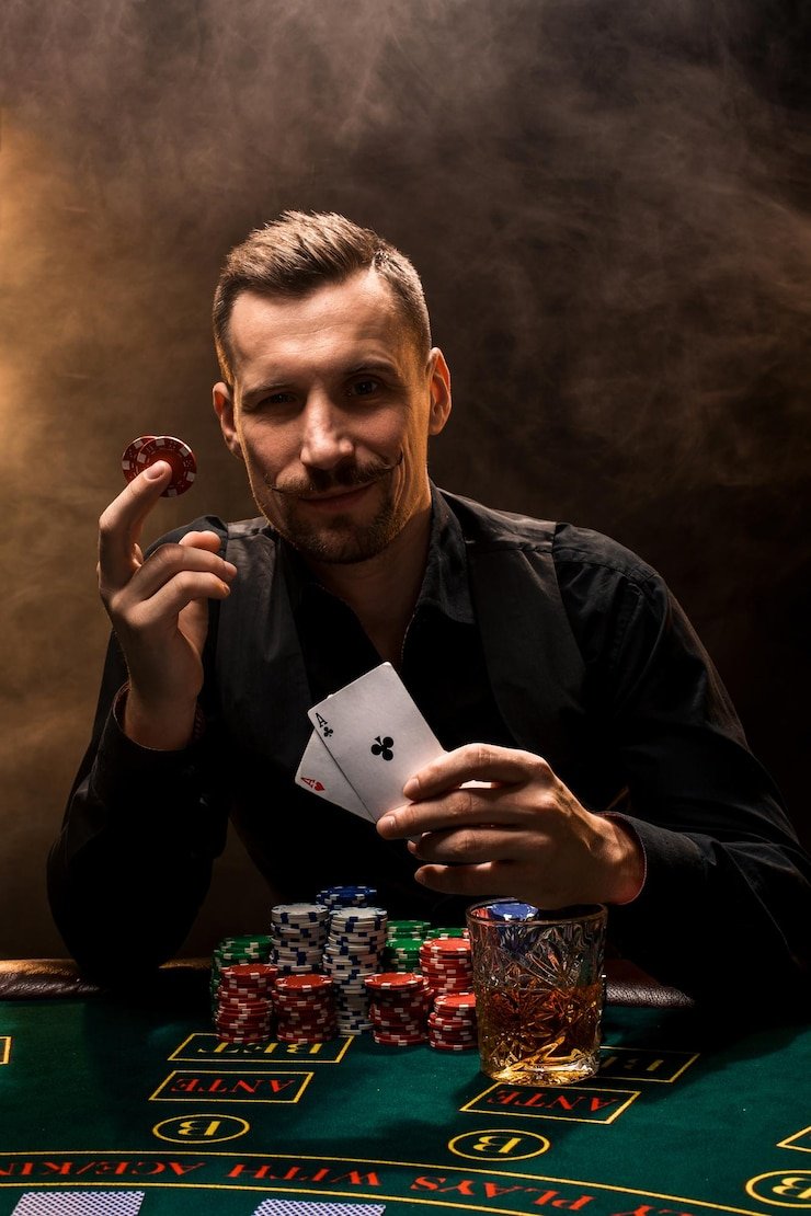 Dealer langsung mawartoto77 di studio roulette dengan roda dan antarmuka permainan interaktif
